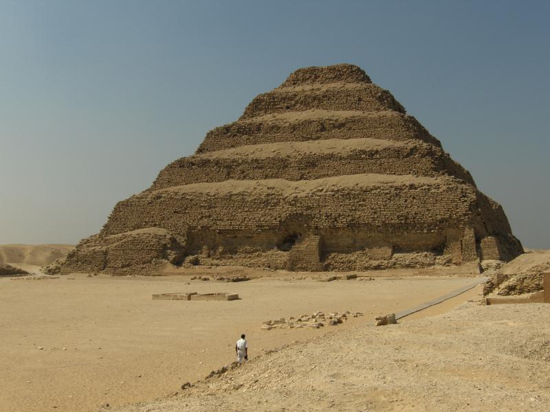 La-Piramide-Escalonada-de-Saqqara-EGIPTO
