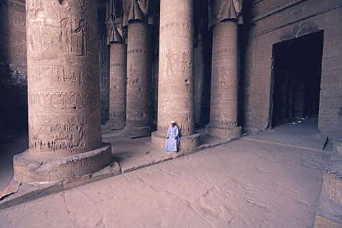 interior-temple-hathor-500_zzn4ont6